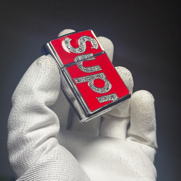 Supreme Swarovski Lighter Supreme Swarovski Zippo Red